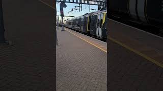 SWR class 159 arriving at Reading 159015 \u0026 159007 16/1/23 #shorts