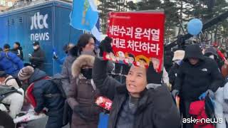 Corea del Sud, la gioia della folla in piazza dopo impeachment Yoon