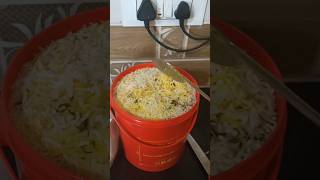 యమ్మీ యమ్మీ red bucket biryani మీ ఇంట్లో ఎం తినరు comment చేయండి......#viralvideo #trendingshorts