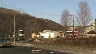 SD80MACs pull into South Fork Yard on 30.12.06