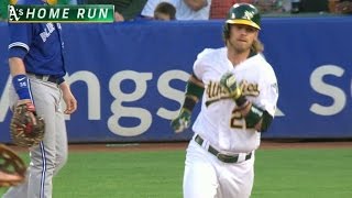 TOR@OAK: Reddick launches a solo home run to center