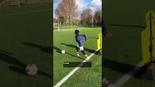 This is how good Chelsea Academy Players’ weaker foot is! 😮🔥 #shorts | #SUCCESS4YOUNGSTERS
