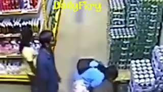 Ladies thief in Shoping Mall