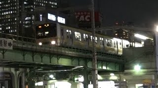 ガード下から見た夜の水道橋駅を出発する中央総武緩行線東行きE231系