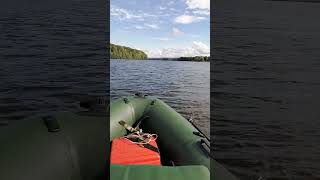 пвх лодка nissamaran tr 320 с плм yamaha 13.5 л. с. и эхолот LOWRANCE HOOK 2 4x на полном ходу.