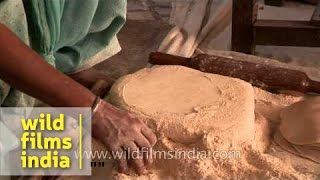 Preparing chapatis by Sikh volunteers - Golden Temple