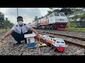 Hunting Kereta Api Beneran Ngebut Meninggalkan Stasiun Banjar Melewati Palang Pintu Kereta Api