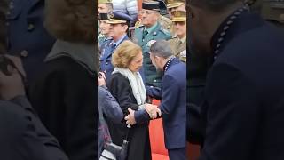 El cariñoso saludo de la reina Sofía a Antonio Banderas durante la Semana Santa de Málaga
