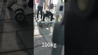 空腹78kg，卧推100kg，还可以，好久没和铁友练了 #健身 #卧推#卧推100公斤挑战赛 #倒三角 #健身 #腹肌 #腹肌