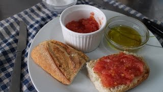 Pan tostada con tomate