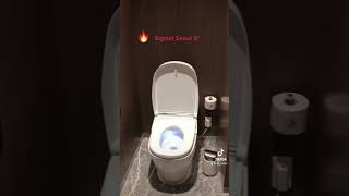 Signiel Seoul 5 * - Toilet in the hotel room. Lotte world tower - South Korea