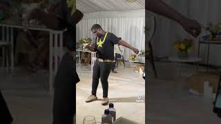 Skomota ngwana sesi. Dancing at a function