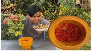 Primitive food video Eat bananas with salt and pepper, very delicious(ញ៉ាំចេកខ្ចី🌶🔥🌶)