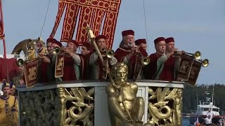 Thousands gather in Venice to watch traditional regatta