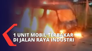 Diduga Korsleting pada Mesin, Mobil Jemputan Karyawan Terbakar di Bekasi