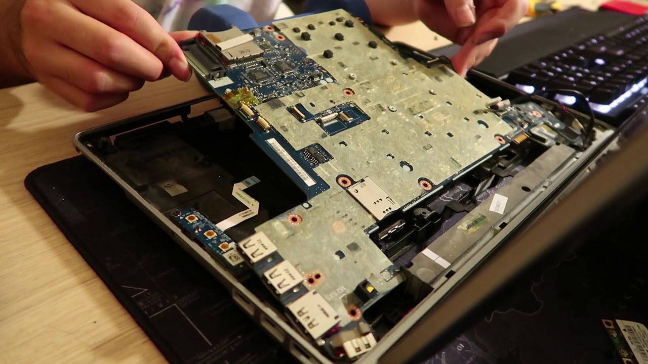 INSTALLING THE MOTHER BOARD! - YouTube