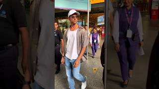 Hrithik Roshan looks handsome in casuals as he gets clicked at the airport