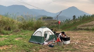 露营荒郊野岭，一个人做点饭吃，还好今天买到了食材