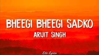 Bheegi Bheegi Sadko (LYRICS) - Arijit Singh