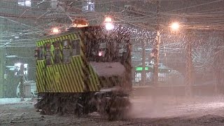 ササラ電車、早くも出動 札幌が冬本番 2014年