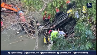 Accidente bajo el Puente Belice: bus cayó en un barranco y se reportan fallecidos