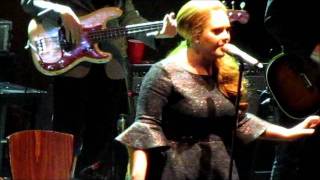 Adele - Chasing Pavements (Live at the Beacon Theater, NYC, 5.19.11)