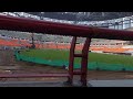 perbedaan railing yang sudah direvisi & rumput zona timur Jakarta international stadium ( JIS )