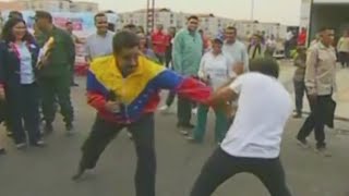 Nicolás Maduro demuestra su habilidad como boxeador