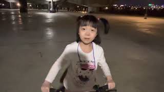 Bella6歲去台北市松山區觀山河濱公園/台北市河濱自行車租借站(觀山站)腳踏車練習騎腳踏車玩樂-2021年2月21日-Bella第1次學會騎2輪腳踏車-bella騎腳踏車跌倒