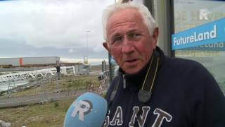 Spotters kijken naar het grootste containerschip