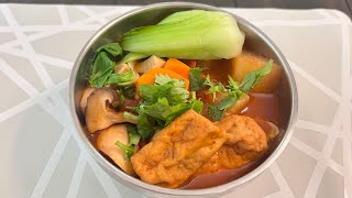 晚餐吃什麼～不吃辣的小孩也喜歡的素食紅燒湯麵～素食湯麵。 Vegan Soup Noodles with braised tomatoes and tofu