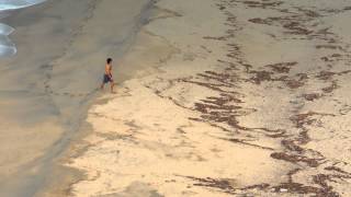 #13922, Hombre caminando en la playa [Efecto], Personas y lugares