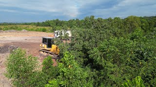 Strong Bulldozer LiuGong B160C Pushing Stone Land Filling On The Mountain With 25T Trucks Delivery