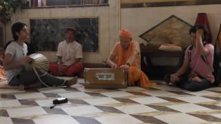 HH Kadamba Kanana Swami - spontaneous kirtan 08.07.2016