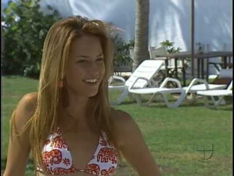 Swimming pool shower naked Jarabo en bikini