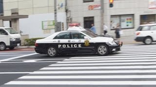 警視庁180系クラウンパトカー緊急走行。Urgent run of the Toyota Crown police car.