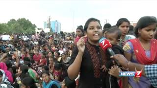 Women with new born babies joins Jallikattu protest at Trichy | News7 Tamil