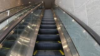 三菱製【エスカレーター】福岡市博多区博多駅前のオリエンタルホテル福岡のエスカレーター　Escalator in Japan, Fukuoka