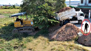 Started a new filling! 5Ton dump truck pouring land with Komatsu bulldozer cleaning soil