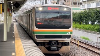 E231系1000番台ﾔﾏU505編成が快速宇都宮行きとして警笛を鳴らしながら土呂駅1番線を通過するシーン（4534Y）2024.7.31.16:42