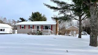 Stunning Bungalow perfectly placed on country lot!