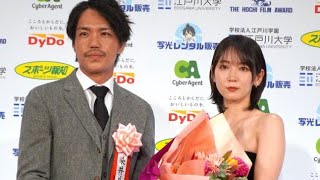 吉岡里帆、美背中＆胸元あらわな大胆ドレス　原作者から賛辞「真摯に向き合ってくださった」