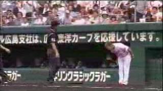 広島東洋カープ・ブラウン監督　ベース投げ　20060507