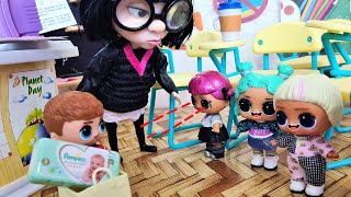 WHO WEARS DIAPERS AT SCHOOL? Funny dolls LOL LOL surprise cartoons Darinelka