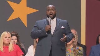 Braves tenor Timothy Miller sings 'America the Beautiful' at Gov. inauguration