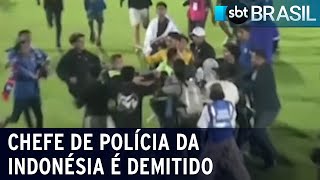 Indonésia demite chefe de polícia após morte de pessoas em estádio | SBT Brasil (03/10/22)