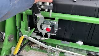 How to Prevent Damage When Attaching Loader Bucket | Fendt Tractors