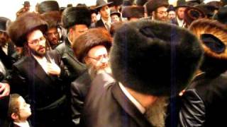 Satmar Rebbe  Dancing Mitzvah Tanz By Rabbi Katz Wedding 11/10/08 3