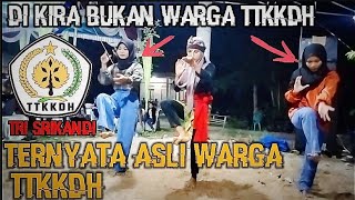 TERNYATA SRIKANDI INI WARGA TTKKDH. MEMAKAI BAJU BIASA