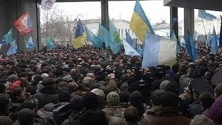 Crimean tensions spill over into clashes between Crimean Tatars and pro-Russian supporters